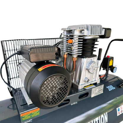 Silnik i zbiornik kompresora EVO-200PRO Evolution 200L, 230V – widok boczny tłokowej sprężarki powietrza GGM Tools