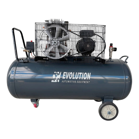 Kompresor tłokowy EVO-200PRO Evolution 200L, 230V – tylny widok sprężarki powietrza z wentylatorem chłodzącym i osłoną bezpieczeństwa GGM Tools