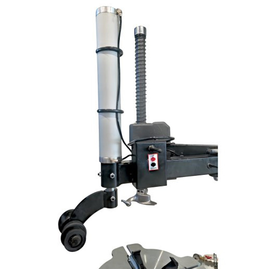 Montażownica do opon RT-706A PRO – zbliżenie na prawy pomocniczy mechanizm montażowy z rolką dociskową stopki.