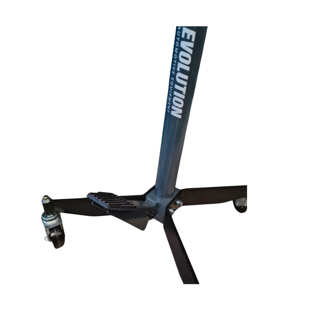 Podstawa stojaka do skrzyni biegów z pedałem oraz kółkami jezdnymi, zapewniająca stabilność i łatwe manewrowanie podczas prac serwisowych przy pojeździe.