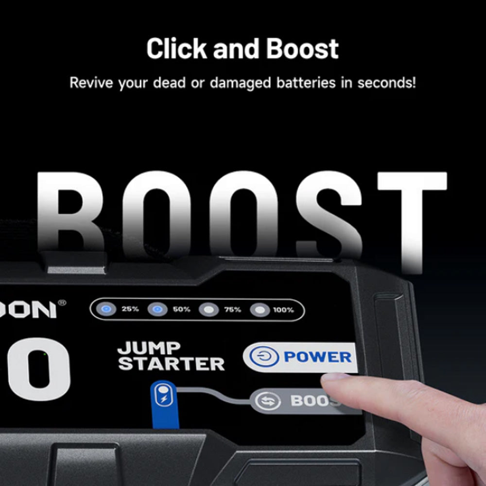 Zbliżenie na przyciski Power i Boost w urządzeniu TOPDON V3000.