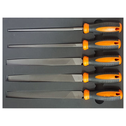 Zestaw pilników do metalu SP Tools SP00565 z pomarańczowo-czarnymi rękojeściami we wkładzie piankowym.